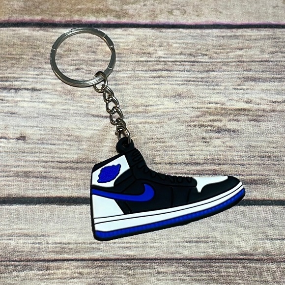 Nike Sneaker Keychain / NEW - Picture 1 of 1